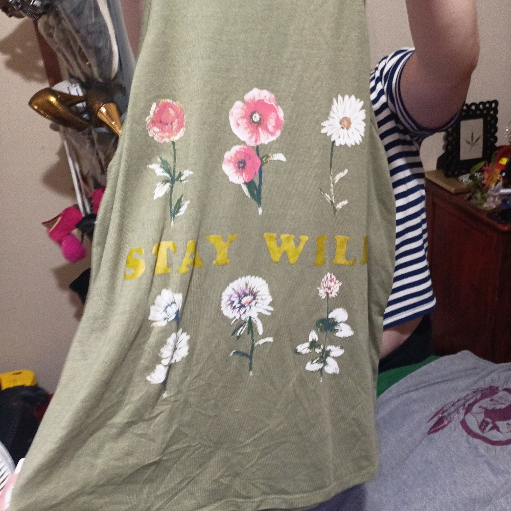 Floral print hunter green open back shirt medium
